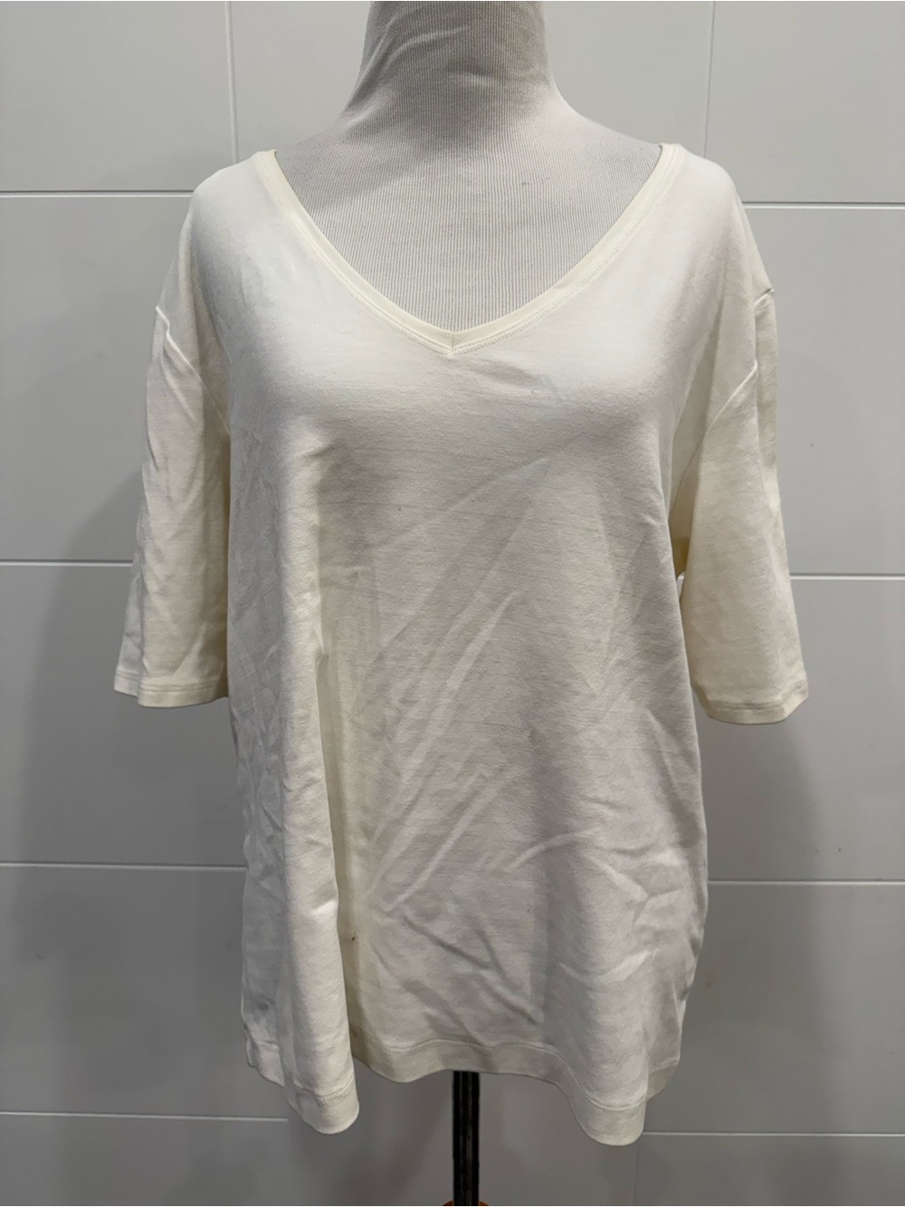 Chico's Ivory V-Neck Short Sleeve Tee